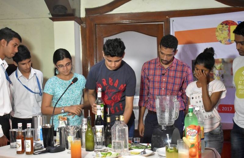Mixing-Fabulous-Drinks-02