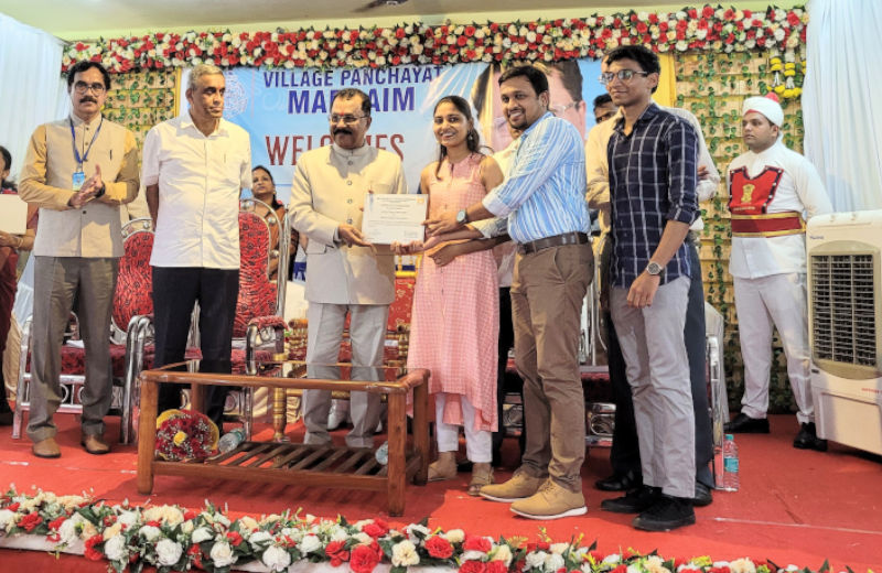 Governor felicitates Dhempe College students for Swachh Bharat Students Internship Program